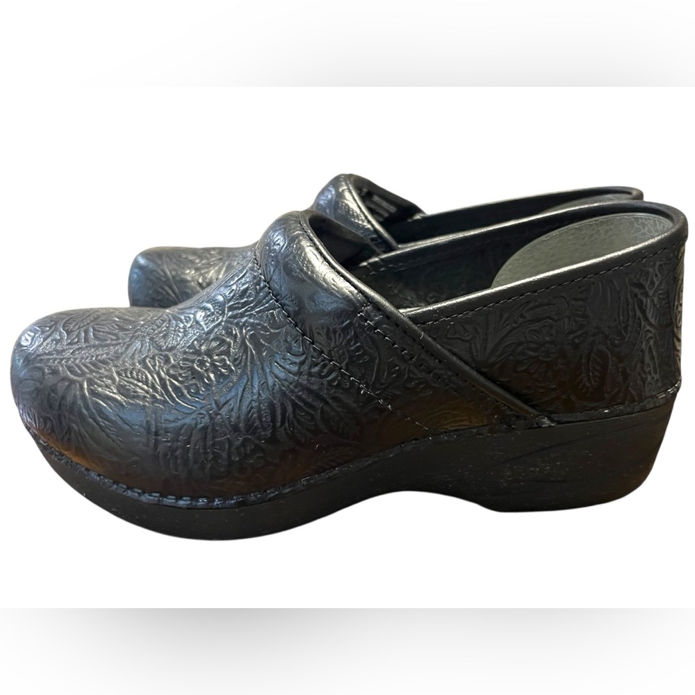 Dansko XP 2.0 Clogs Women Black Floral Tooled Leather Nursing Shoes
